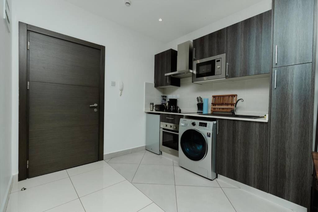 Enjoy Luxury Studio W/Pool @Embassy Gardens Акра Екстериор снимка